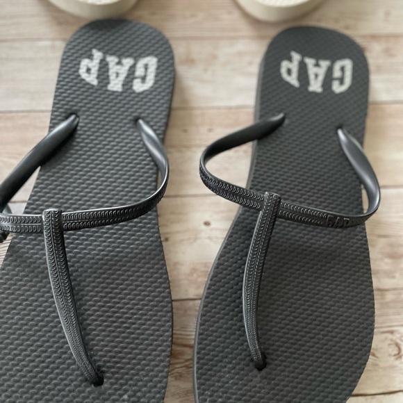 GAP Flip Flop Bundle - Picture 4 of 7